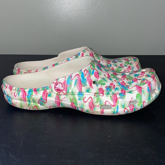Crocs Freesail Flamingo Prints Clogs. Size 8. - Picture 2 of 11